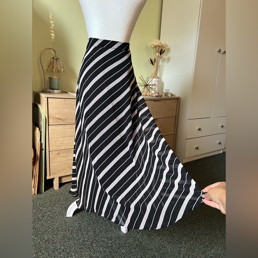 Black & White Asymmetrical Stripe Modest Chiffon Midi Maxi High-Waist Skirt Sz 8